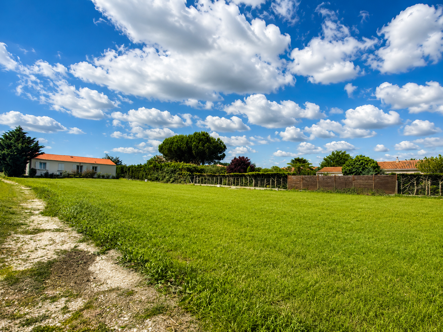 "Terrain à Gémozac (17260) : 969 m² pour 29 500 € - Opportunité à saisir !"