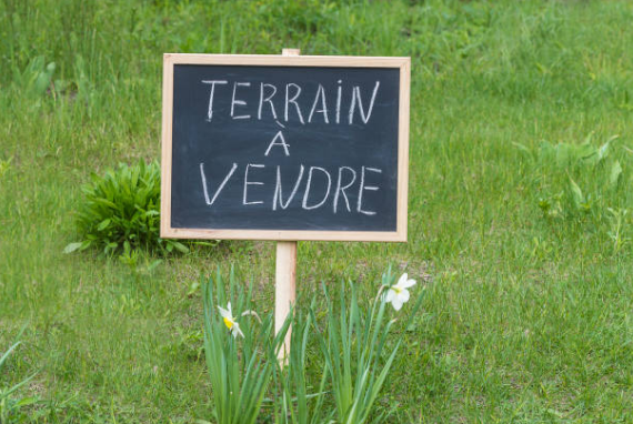 Joli terrain constructible de 300 m² à Andilly